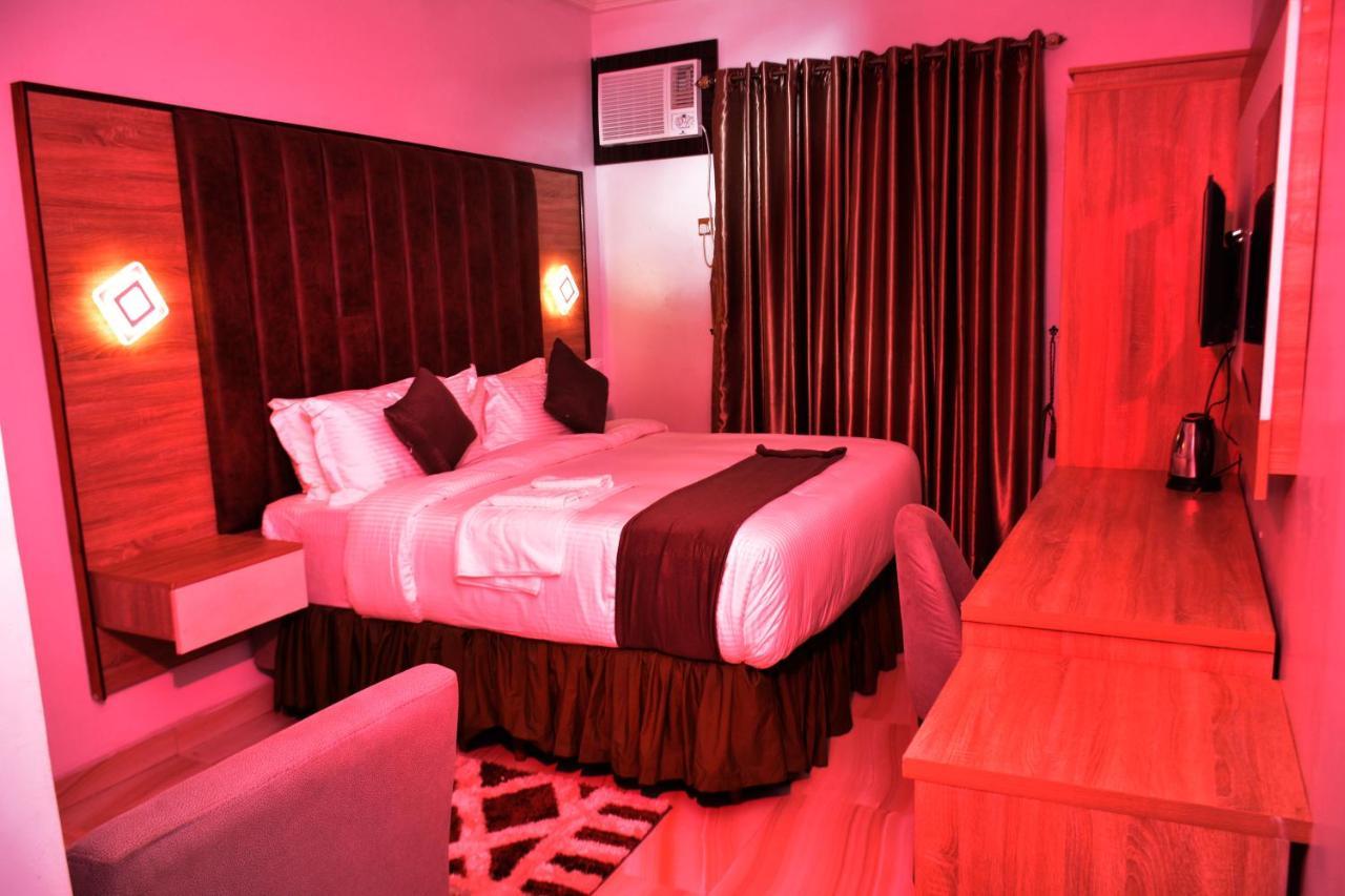 Vacation Villa Hotels And Suites Asaba Extérieur photo