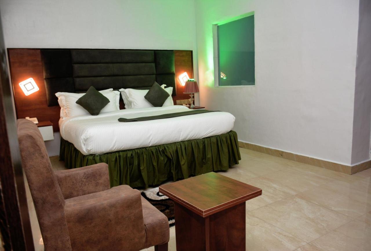 Vacation Villa Hotels And Suites Asaba Extérieur photo